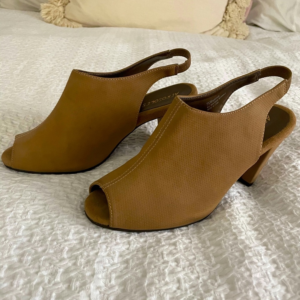 Aerosoles Women’s Size 7 1/2 peep toe heels